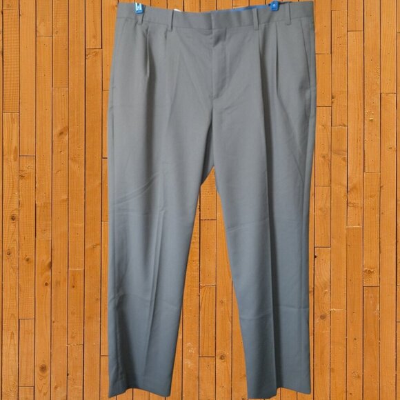 AXIST MEN'S SIZE 40 PLEATED BEIGE DRESS PANTS ULTRA SERIES NEW WITH TAGS - Picture 1 of 5